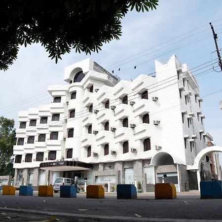 Hotel Krishna Palace Ayodhya Exterior photo