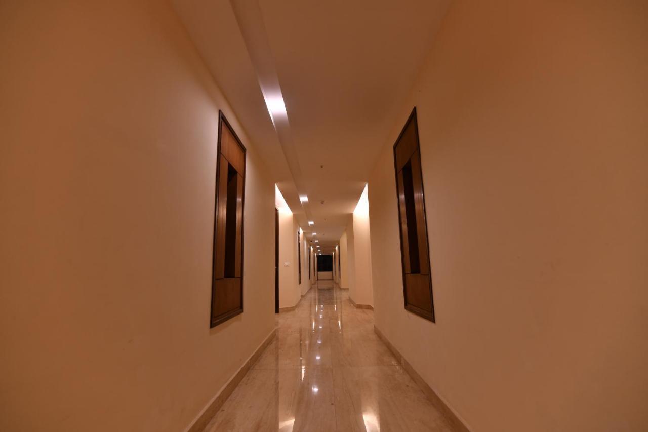 Hotel Krishna Palace Ayodhya Exterior photo