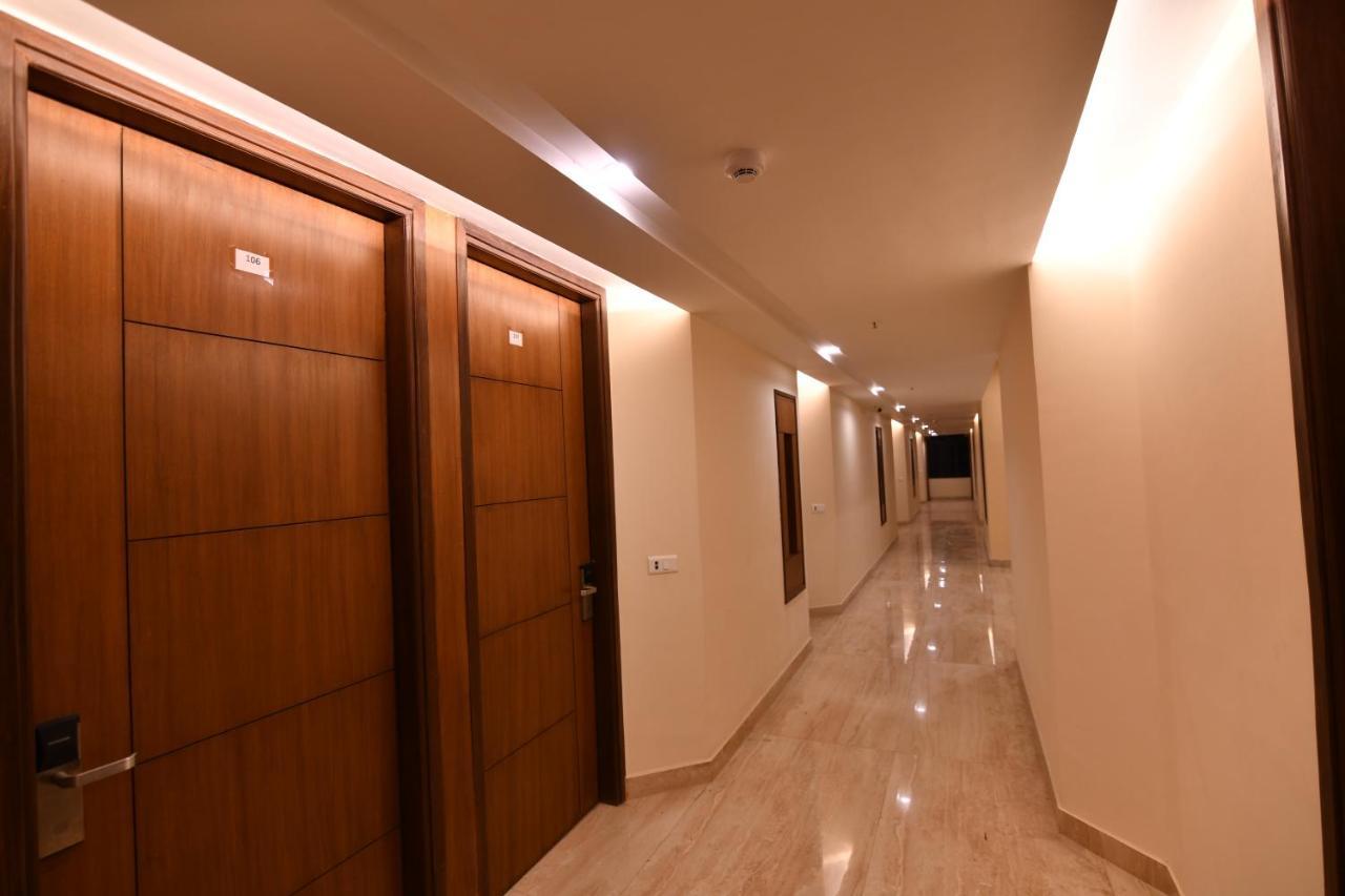 Hotel Krishna Palace Ayodhya Exterior photo