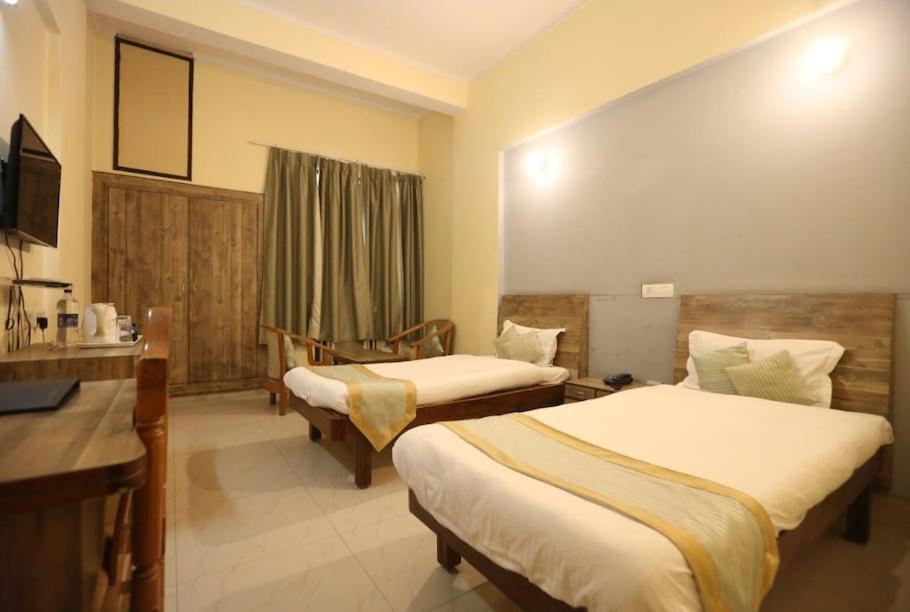 Hotel Krishna Palace Ayodhya Exterior photo